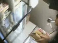 【エロ動画】 【アダルト動画】お買い物中の看護師のミニスカの中身を逆さ撮りモロパン覗き見♪美しいなねえさんのチャーミングパンティが素晴らしい♪